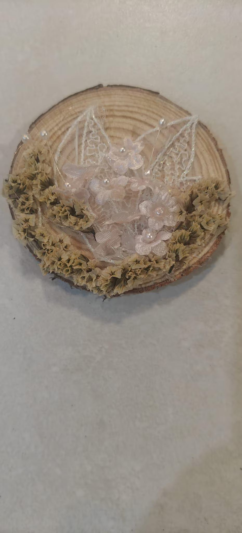 imanes de flores secas con toques de novia